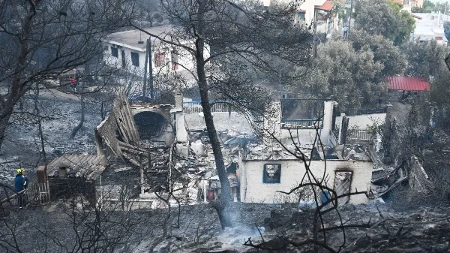 Od kuća ostali samo temelji, dvoje mrtvih: Jezivi prizori nakon požara u Grčkoj (FOTO)