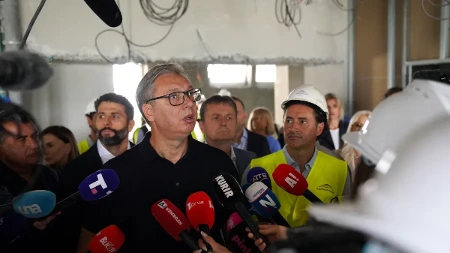 Vučić o sunovratu Univerziteta: Mislite da će neko iz sveta da hvali vaš nerad?
