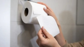 Godinama ga svi okrećemo pogrešno: Stručnjaci otkrili kako toalet papir zaista treba da stoji