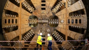 Stižu „krtice“ za metro - više od 1.500 tona kreće Dunavom ka Beogradu 