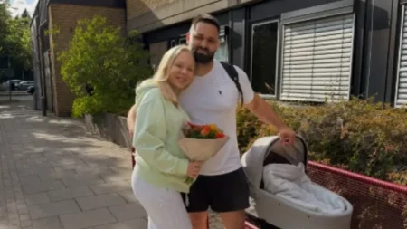 Pevačica se porodila pre 12 dana, a sad se utegla i pokazala kako izgleda! Ljudi u šoku