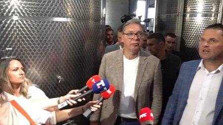 Vučić u Topličkom okrugu: "Vi obavljate najteži posao, ne bih vam dan bio u koži! I dobićete povećanje veće od ostalih, jer to zaslužujete" (VIDEO)