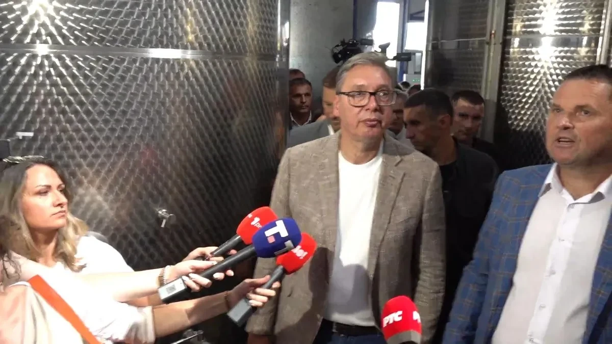 Vučić u Topličkom okrugu: "Vi obavljate najteži posao, ne bih vam dan bio u koži! I dobićete povećanje veće od ostalih, jer to zaslužujete" (VIDEO)