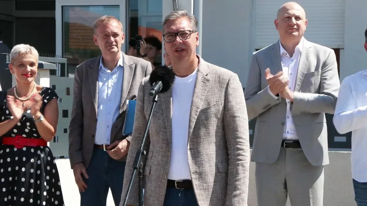 Vučić u Topličkom okrugu razgovara sa građanima: "Odmah ćemo da ukombinujemo obilaznicu oko Prokuplja" (VIDEO)