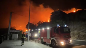 Požari gutaju region: U Hrvatskoj policajac snimljen kako baca opušak iz službenog auta!