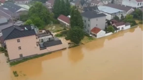 Strašni prizori, najmanje 10 mrtvih! Bujica nosila sve pred sobom, evakuisano više od 21.000 ljudi (VIDEO)