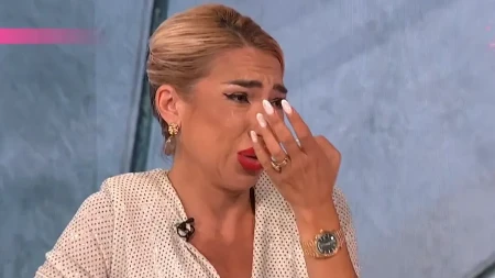 Jovana Jeremić van sebe od bola: Lije suze dok vodi emisiju, ne može da sahvala emocije 