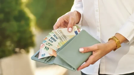 Pare će im stizati sa svih strana: 4 znaka horoskopa će živeti u izobilju do 2031. godine