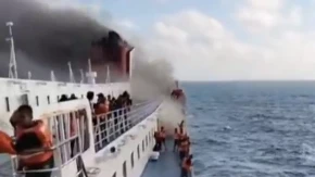 Požar na trajektu, ima mrtvih! Putnici skakali u more da se spasu