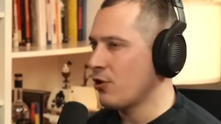 Simišić priznao u policiji da nije bio na protestu 15. marta prošle godine, jer je bio u inostranstvu, iako je lagao narod o upotrebi "zvučnog topa" ! 