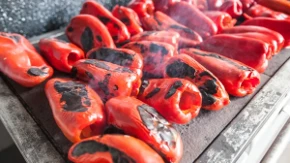 Kod nas je pečenje paprika mali porodični praznik: Tetka Rada me je naučila caku kako se kožica skida u jednom potezu