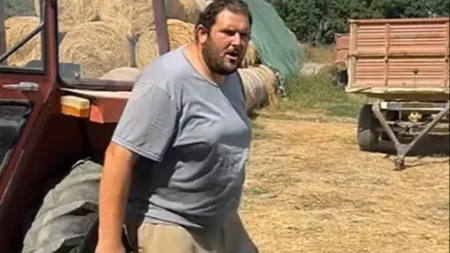 Balkanac kakvog ne viđate svaki dan: Naslonio se na traktor, a onda uradio nešto što niko nije očekivao