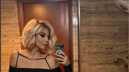 Pevačica postala doktor nauka: Radila je kao stjuardesa, a važi i za pravu lepoticu (FOTO)
