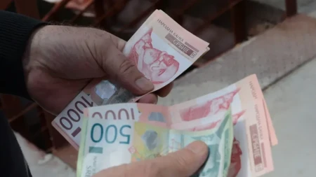 Obezbeđen novac za najugroženije: Evo kako da uzmete svojih 25.000 dinara!