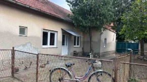 Prodaje kuću u Čoki za 24.000 evra zbog odlaska u inostranstvo: 173 kvadrata, voćnjak i čisti papiri