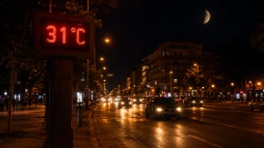 Noć uveliko pala, a zahlađenja nema! I dalje preko 30 stepeni, asfalt ovde još gori