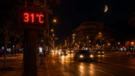 Noć uveliko pala, a zahlađenja nema! I dalje preko 30 stepeni, asfalt ovde još gori