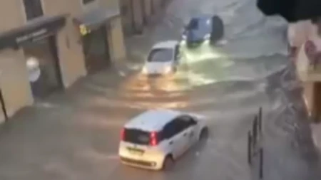 „Pogodila nas je vodena bomba“: Opšti haos u Italiji, ljudi izvlačeni iz automobila