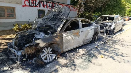 "Plamen je išao sve do drugog sprata": Stanari Zaplanjske za Alo! o stravičnom događaju, izgorela tri vozila, evo čiji je "pasat" (FOTO)