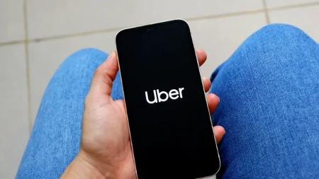 Vozači suspendovani zbog ocena i sumnje na prevaru - Uber mora da plati 825 miliona evra