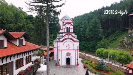 Niste danas stigli u Tumane? Uradite ovo večeras pred spavanje, praznik čudotvoraca još traje