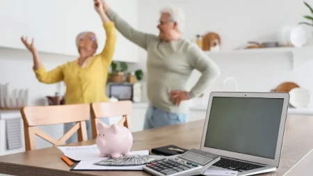 Pomoć od 6.000 dinara - ko mora da se prijavi, a ko novac dobija automatski