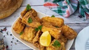 Hrskava pržena riba kao iz restorana – tajna je u smesi za savršenu koricu