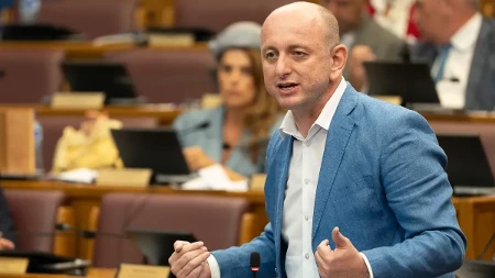 "Srbi u Crnoj Gori ni na nebu ni na zemlji" Knežević: Nismo želeli da budemo saučesnici u institucionalnoj eutanaziji 