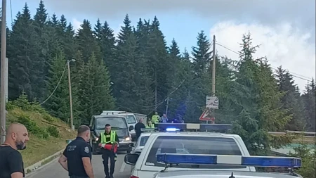 Zaustavio se nasred puta i krenuo na drugog vozača, pa nastradao: Snimak bizarne nesreće šokirao javnost (VIDEO) 