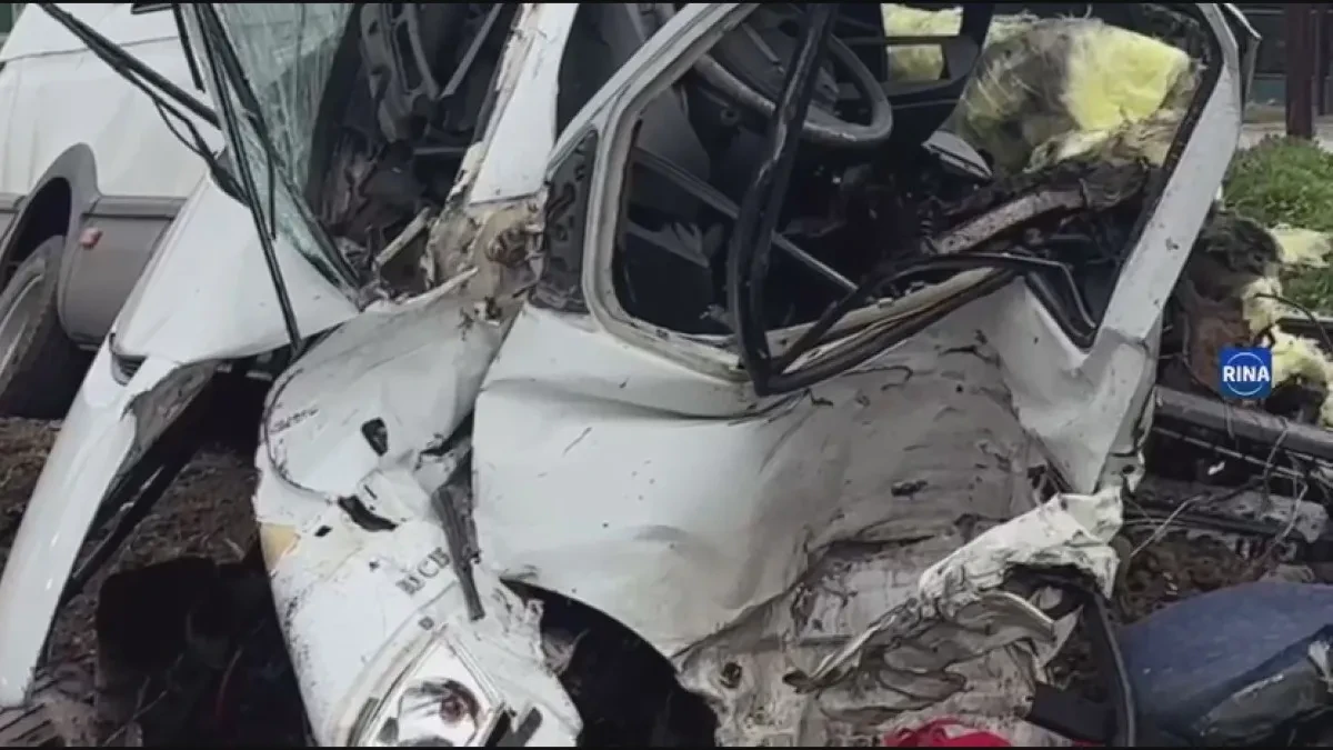 Deda od 90 godina kolima prešao u suprotnu traku i zakucao se direktno u auto! 