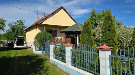 Prelepa kuća blizu Niša prodaje se za 25.000 evra: Ograđeno imanje, bašta, voćnjak i letnjikovac