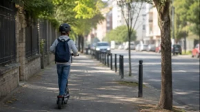 „Dete je zamalo podletelo pod autobus“: Apel roditeljima zbog trotineta, zakon je jasan za mlađe od 14 godina