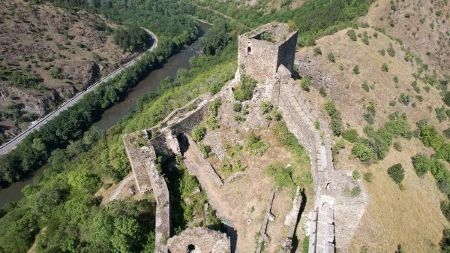 Odbranjena tvrđava Magič: Požar koji je izbio u blizini potpuno likvidiran