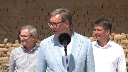Prvi koji je posetio Strezovce! Gospođa molila Vučića: "Vi morate da ostanete predsednik" (VIDEO) 