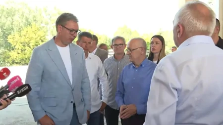 Vučić o državnim parazitima: Uvek su protiv svoje zemlje, skiče kao prasići dok ih policija nosi! 