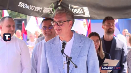 Vučić nasmejao prisutne: Drago mi je što sam došao u Lopardince, na poziv bivšeg blokadera!