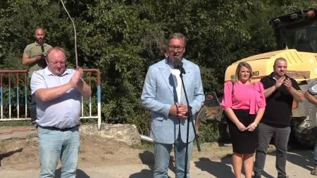 "Za mesec dana kreću radovi" Vučić sa narodom, najavljuje važne vesti za meštane Trgovišta (VIDEO)