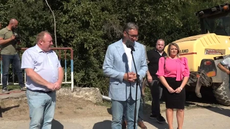 "Kako te s onim pivom uslikaše?" Vučić ispričao anegdotu: Žućo, da se ugledaš na Zaharijeva (VIDEO)