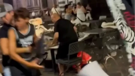 Tornado i munje u Italiji! Ljudi se drže da ne odlede, jezivi snimci nevremena! (VIDEO)