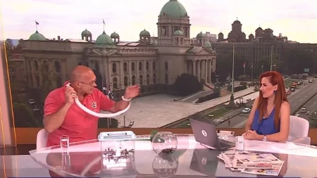 Voditeljka se skamenila od straha! Nastao haos u emisiji uživo: "Suze mi kreću..."