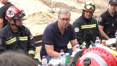 Vučić o požarima: "Vrlo je čudno, nekako je tačkasto raspoređeno"