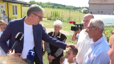 "Svaka kuća je puna dečice i omladine, svi su se zadržali ovde!" Vučić u Raškom okrugu, predsednik obilazi porodicu Bugarić