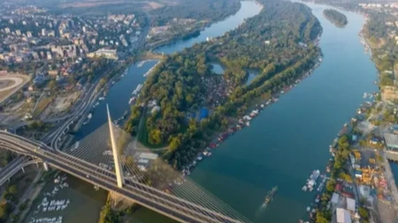 Nalazi se na tik pored Ade Ciganlije - skriveno jezero za koje mnogi nisu čuli