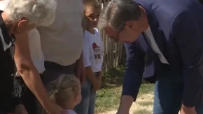 Dečica čekala predsednika Vučića u Deževi, a on im doneo najlepše vesti: „Za svu decu će biti mesta“