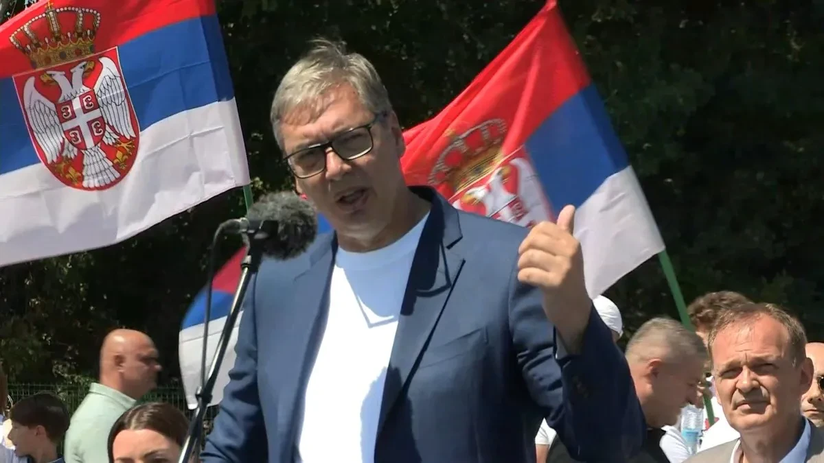 "Vi znate, pomagao sam i Sopoćane i džamiju" Vučić razgovara sa narodom u Novom Pazaru: Za mene je važno da čuvamo mir, radimo i gradimo Srbiju! 