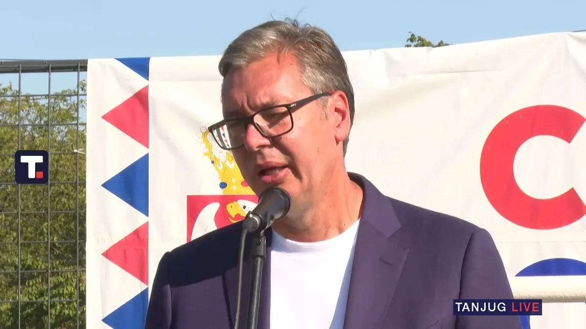 "Jel ti stvarno misliš Terziću da to što si rekao ikoga zanima!" Vučić sa građanima u Kraljevu: "Na koju god stranu da krenete ići ćete auto-putem"