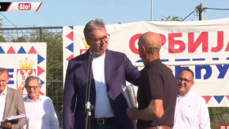 "Odakle Vam snaga, predsedniče?!" Vučić prepoznao meštanina koji je postrojio N1: Istinom ih je rastavio! 