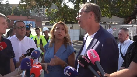 "Jel ti stvarno misliš Terziću da to što si rekao ikoga zanima!" Vučić sa građanima u Kraljevu: "Na koju god stranu da krenete ići ćete auto-putem"