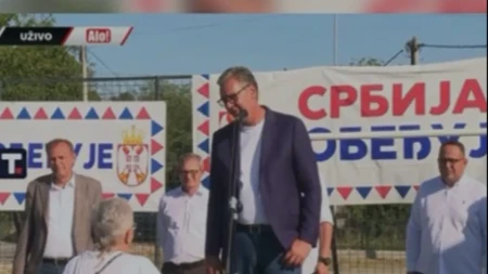 Žena iz Kraljeva traži pomoć od Vučića: Blokader uzeo pečat mesne zajednice! (VIDEO)