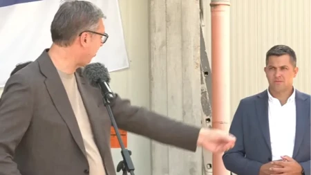 "Maknite se bre odatle i razgovarajte s ljudima!" Vučić podviknuo funkcionerima!